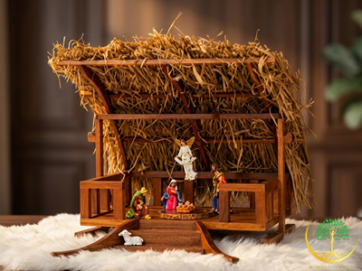 Traditional Wooden X mas Crib